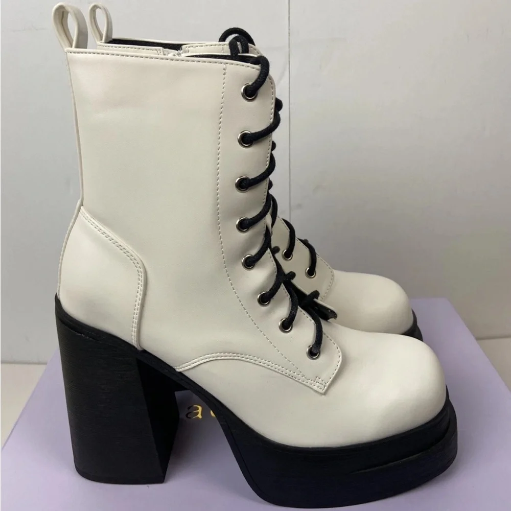 Madden Girl Stylish White Lace-Up Women's Boots- size 7.5 - Picture 2 of 6